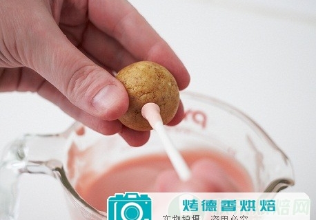 教你轻松制作宝宝摇铃蛋糕棒