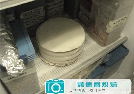 怎样使用蛋糕装饰糖纸