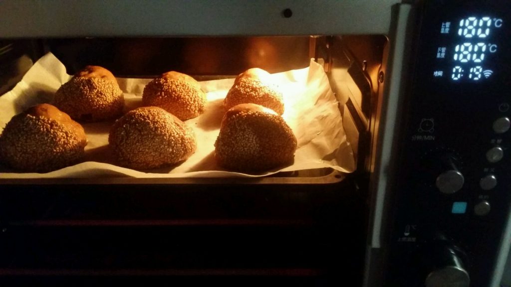 使用电烤箱应该注意炉温受热不均发生