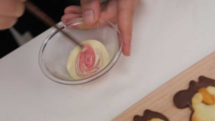 烘焙食谱初级：抱抱杏仁松鼠曲奇制作方法