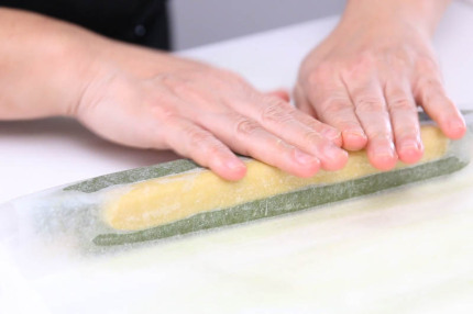 曲奇烘焙食谱:抹茶格子曲奇制作方法