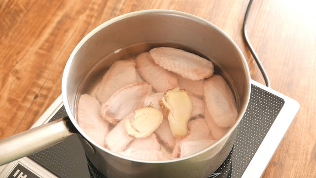 怎么用烤箱烤鸡翅？肉食党必学技能！(｡•﹃•｡)叉烧烤鸡翅！