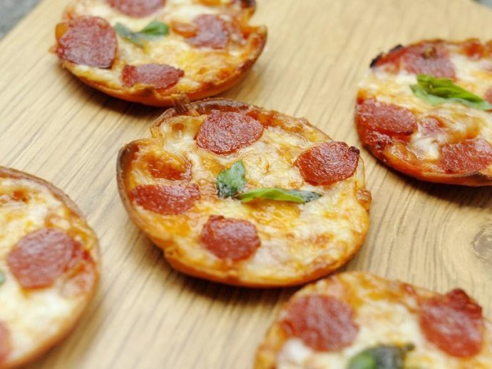 你能一口吃几个披萨？我能一口十个！嘿嘿嘿