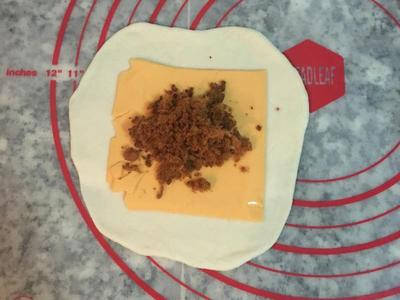 可爱的小狮子起司面包