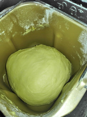 用面包机揉出手套膜的技巧-不用剪刀面包机出膜技巧