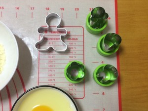 抱杏仁的呆萌小光头饼干制作方法