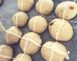 复活节十字面包制作方法