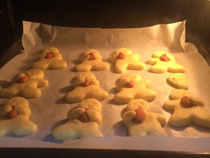 抱杏仁的呆萌小光头饼干制作方法