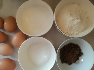 电烤箱烘焙食谱--红糖戚风蛋糕做法