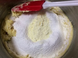 抱杏仁的呆萌小光头饼干制作方法