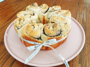 黑芝麻碧根果花朵面包 制作方法