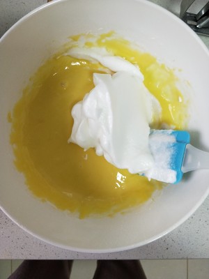 松软香葱肉松蛋糕制作方法