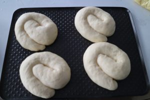 超软乳酪蜜蜜豆软欧包制作方法