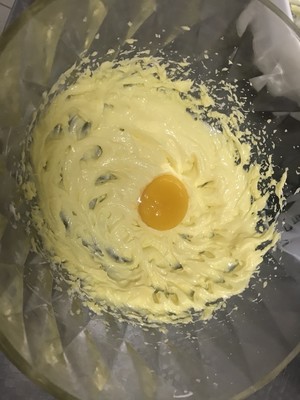 葡萄干黄油戚风纸杯制作方法