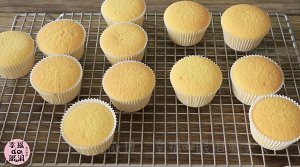 全蛋法打发原味海绵杯子蛋糕制作方法