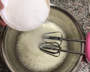 酸奶戚风蛋糕 制作方法