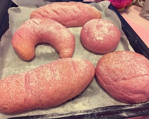 火龙果酸奶面包 制作方法