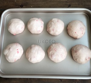 奶油奶酪馅草莓冻干餐包 制作方法