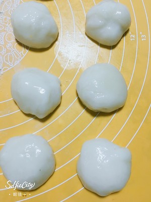 南瓜?咸蛋黄肉松麻薯软欧包?  制作方法