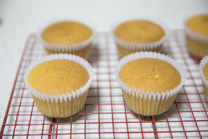 萌萌哒小兔子cupcake  制作方法