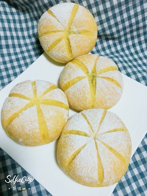 南瓜?咸蛋黄肉松麻薯软欧包?  制作方法