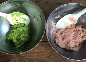 奶油奶酪馅草莓冻干餐包 制作方法