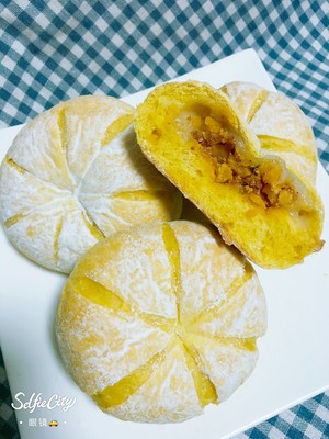 南瓜?咸蛋黄肉松麻薯软欧包?  制作方法