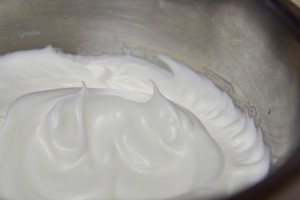 黑芝麻戚风蛋糕  制作方法