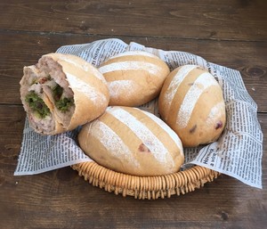 奶油奶酪馅草莓冻干餐包 制作方法