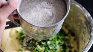 甜中微咸的精品,葱油磅蛋糕 制作方法