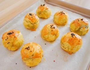 【懒人版】超详细快手蛋黄酥 制作方法