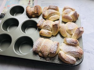 奶油练乳餐包  制作方法