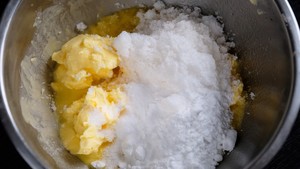 甜中微咸的精品,葱油磅蛋糕 制作方法