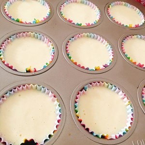 软萌的杯子蛋糕（口感湿润的cupcake） 制作方法