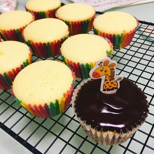 软萌的杯子蛋糕（口感湿润的cupcake） 制作方法