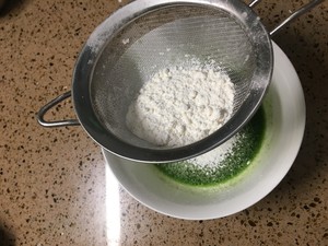 辅食:菠菜山药蛋糕卷(无糖) 制作方法