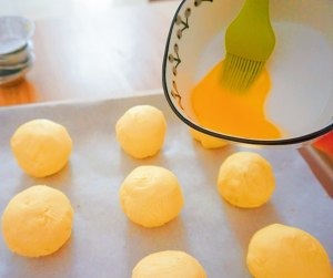 【懒人版】超详细快手蛋黄酥 制作方法