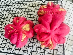 天然娇气红的火龙果面包  制作方法