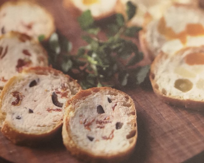 镶嵌新鲜奶酸酪的棍子面包(水果与蜂蜜) 制作方法