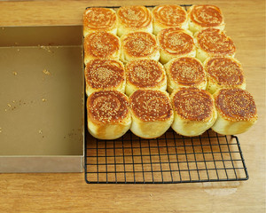 蜂蜜脆底小面包 制作方法