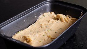 甜中微咸的精品,葱油磅蛋糕 制作方法