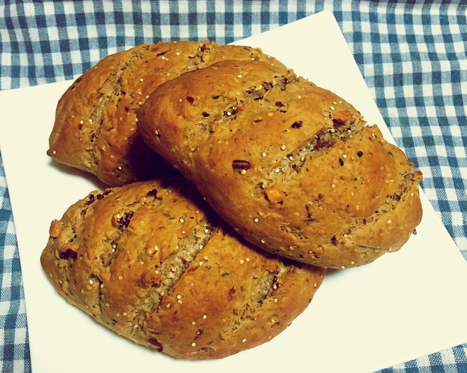 杂粮坚果全麦软欧包  制作方法