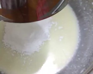 后蛋法肉松蛋糕  制作方法