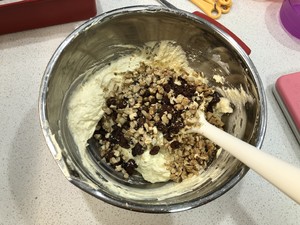 核桃葡萄干奶酪磅蛋糕 制作方法