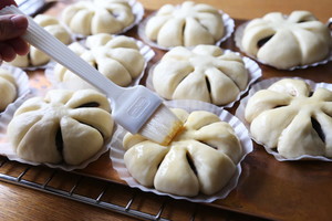 香软可口的花式豆沙面包 制作方法