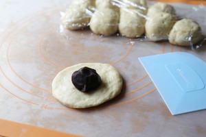 香软可口的花式豆沙面包 制作方法