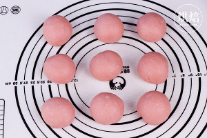 一次发酵的粉色菠萝包，连茶餐厅的招牌菠萝油都快被它取代!