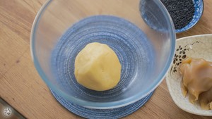 莲蓉一口酥 制作方法