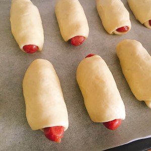 松软的肉松(香肠)(牛角)面包 制作方法