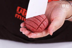 一次发酵的粉色菠萝包，连茶餐厅的招牌菠萝油都快被它取代!